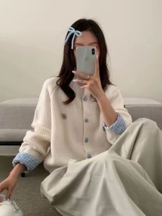 韩版减龄彩色纽扣草莓刺绣针织开衫女秋冬款圆领百搭毛衣外套上衣 #小个子穿搭 #韩系穿搭 #韩系秋冬穿搭 #韩系毛衣 #百搭毛衣