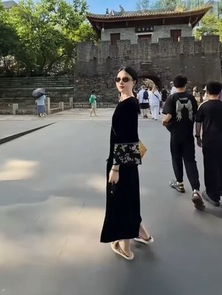 #气质穿搭 #新中式穿搭 #休闲减龄穿搭 #谁穿谁好看 #秋冬穿搭