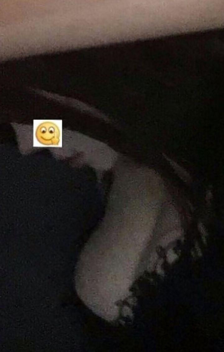 我尝试着用酒精 香烟和音乐来找回我的睡眠 可惜都不行 突然想到从前你在的时候倒头就能睡着了