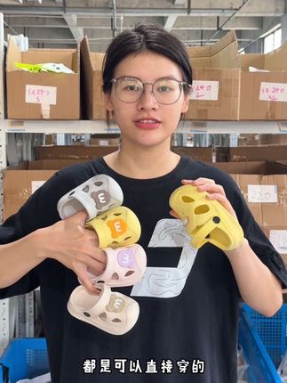 这绝对是我今年找到性价比贼高的一款沙滩凉拖鞋!eva的材质真的轻便又好穿!#沙滩凉拖鞋 #eva凉拖鞋 #夏季儿童穿搭 #儿童洞洞鞋