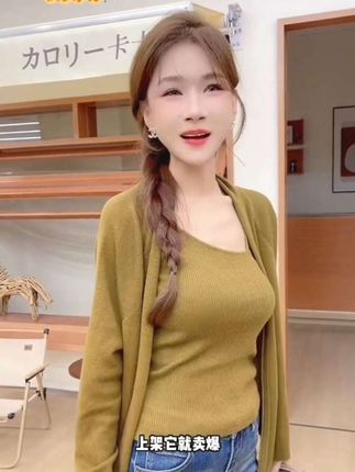 时尚是一种态度,不管哪个年纪,愿你活成最好的模样,温柔了岁月,惊艳了时光!#两件套穿搭#气质穿搭#针织衫 #时尚减龄