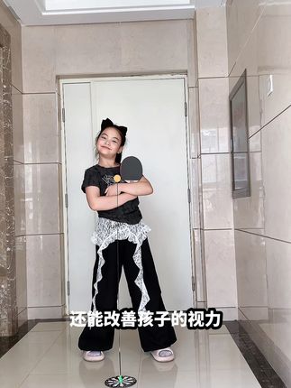 放假了别再让孩子玩手机了,足不出户就可以动起来,单人,双人都可以玩,锻炼孩子的手眼协调能力,提高专注力#乒乓球训练器 #居家锻炼 #亲子互动 #儿童运动#乒乓球