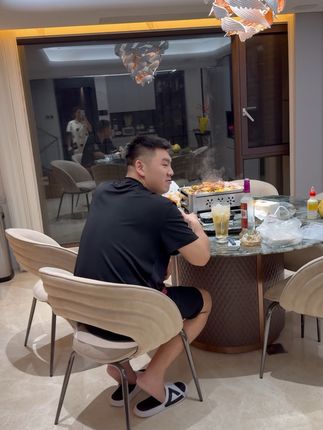 科阿的快乐宵夜又回来了,幸福感拉满!