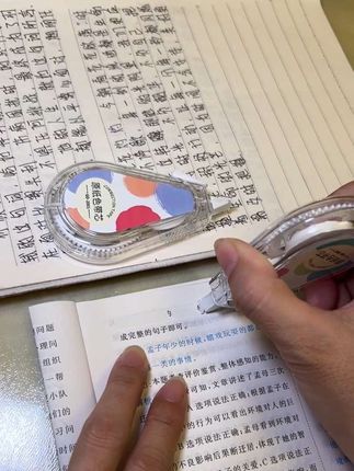 当了九年陪读妈妈,最近我发现这个很火的修正带,孩子们称是无痕修正带,原纸色修正带,顺滑,不卡带,不断带,#无痕修正带 #文具安利 #修正带 #开学必备