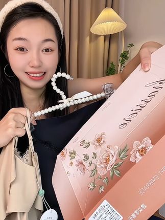 拍完没得补!拍完没得补!到手两套粉底液内衣套装,还是礼盒装的,天呐,商家是疯了吗#粉底液内衣 #女生必备#透气舒适