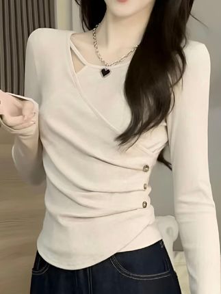 #气质范 #时髦精 #打底衫 #气质穿搭 #精致女人必备 2025新款设计感V领宽松长袖针织衫百搭上衣女士套头衫LK2506823