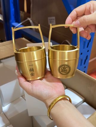 形容赚到了一笔大钱 该怎么说?#一桶金 #办公室摆件 #家居饰品 #仓库实拍 #铜摆件