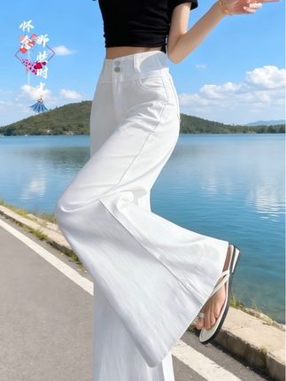 2025时尚白色微喇直筒阔腿裤 高级感穿搭白色惊艳了,裤型包容性很好不贴腿不臃肿,工装日常通勤穿搭轻松适配,毫不费力简约又高级#高级感穿搭 #穿出大长腿 #小个子穿搭 #梨形身材穿搭 #白色牛仔裤 @DOU+上热门 @抖加🔥上热门🔥dou+🔥热点宝