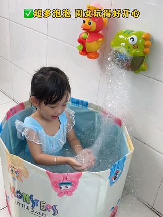 自从给女儿安排了这个会吐泡泡🫧的小恐龙,洗澡也不哭闹了,自己玩得好开心,给她洗澡也轻松多了#宝宝玩具#洗澡玩具 #玩水乐趣#戏水玩具 #儿童玩具