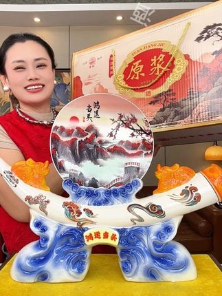 杏花村鸿运当头收藏酒 景德镇高端陶瓷和杏花村美酒联合打造的经典美酒,1500毫升接近3斤酒水,53度黄金度数,送人送礼收藏摆柜太合适了!#白酒#好酒推荐 #清香型白酒 #好喝不贵 #杏花村