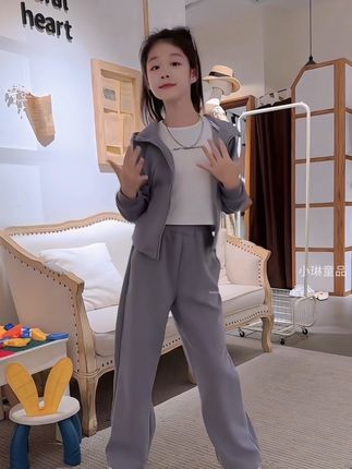 #高级感穿搭 #今天穿什么 #秋冬穿搭新鲜感在线 #秋冬才是复古感穿搭的主场 #早秋叠穿万能公式来了