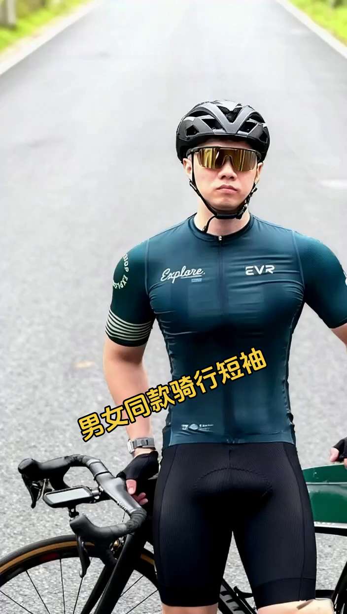 骑行短袖。EVR夏季骑行短袖,男女同款,透气舒适,涂鸦设计,专为公路自行车骑行打造,时尚公路车骑行服,女款可选。#公路自行车 #男女同款 #透气舒适