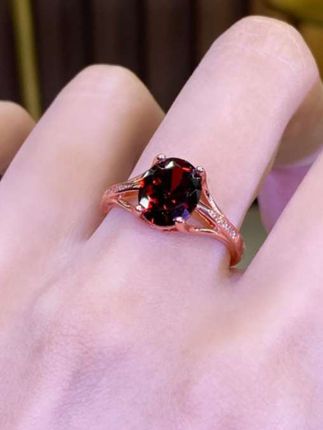 新品戒指,【霓虹】轻奢气质镶嵌黑红鸽子蛋人工宝戒指,可简约#饰品首饰 #首饰佩戴 #戒指控 #戒指 #时尚饰品