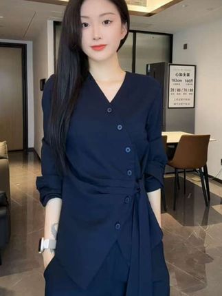 #dou上热门 中秋秋季新款洋气长袖气质百搭V领显瘦斜扣系带衬衫长裤套装两件套