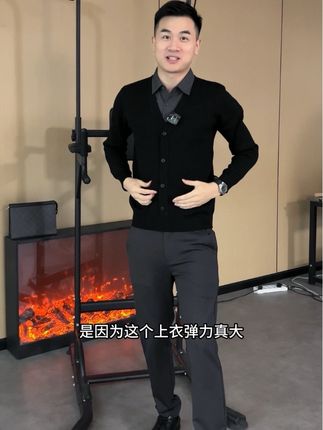 这件衣服弹力真大,气质百搭还不挑人穿!可单穿可打底!#假两件 #毛衫 #气质穿搭 #男装搭配