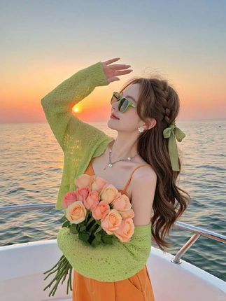# 张予曦毕雯珺真拍了红裙抱 # 深情眼 # 张予曦 # 毕雯珺 # 灵笼2完结