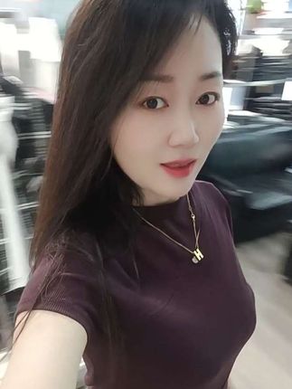 中年少女~褪去青涩懵懂,中年少女的时光里,藏着过往最耀眼的记忆,也盛着当下从容的温柔。