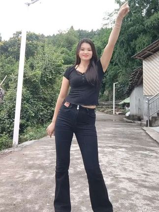 #跟着音乐节奏嗨起来 #户外拍摄 #微胖女生