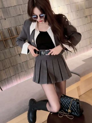 2025早春新款西装套装女假两件衬衫领短外套高腰百褶短裙两件套潮#假两件拼接两件套#面料柔软舒适#时尚洋气