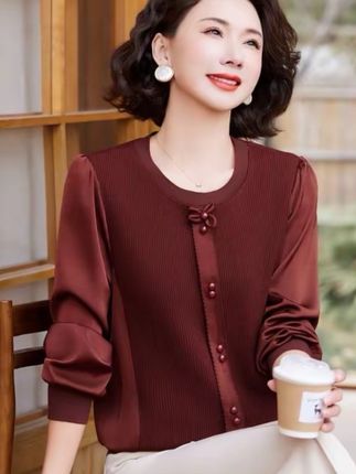 妈妈装秋款小衫时尚洋气圆领上衣新款中老年妇女长袖衫打底衫套装#女装 #只做高品质 #每日推荐 #休闲舒适 #妈妈穿搭