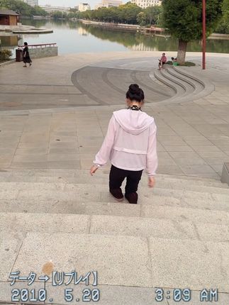 我不强势,谁来保护我,我不坚强,怎么生存,如果自己都不心疼自己,还指望别人来心疼你吗?风雨再大,能为你撑伞的只有自己,不要指望任何人,在那些难熬的日子里,都是自己一个人扛过来的,这世上没有感同身受,同样也没有所谓的什么避风港,你若不努力,谁也给不了你想要的。