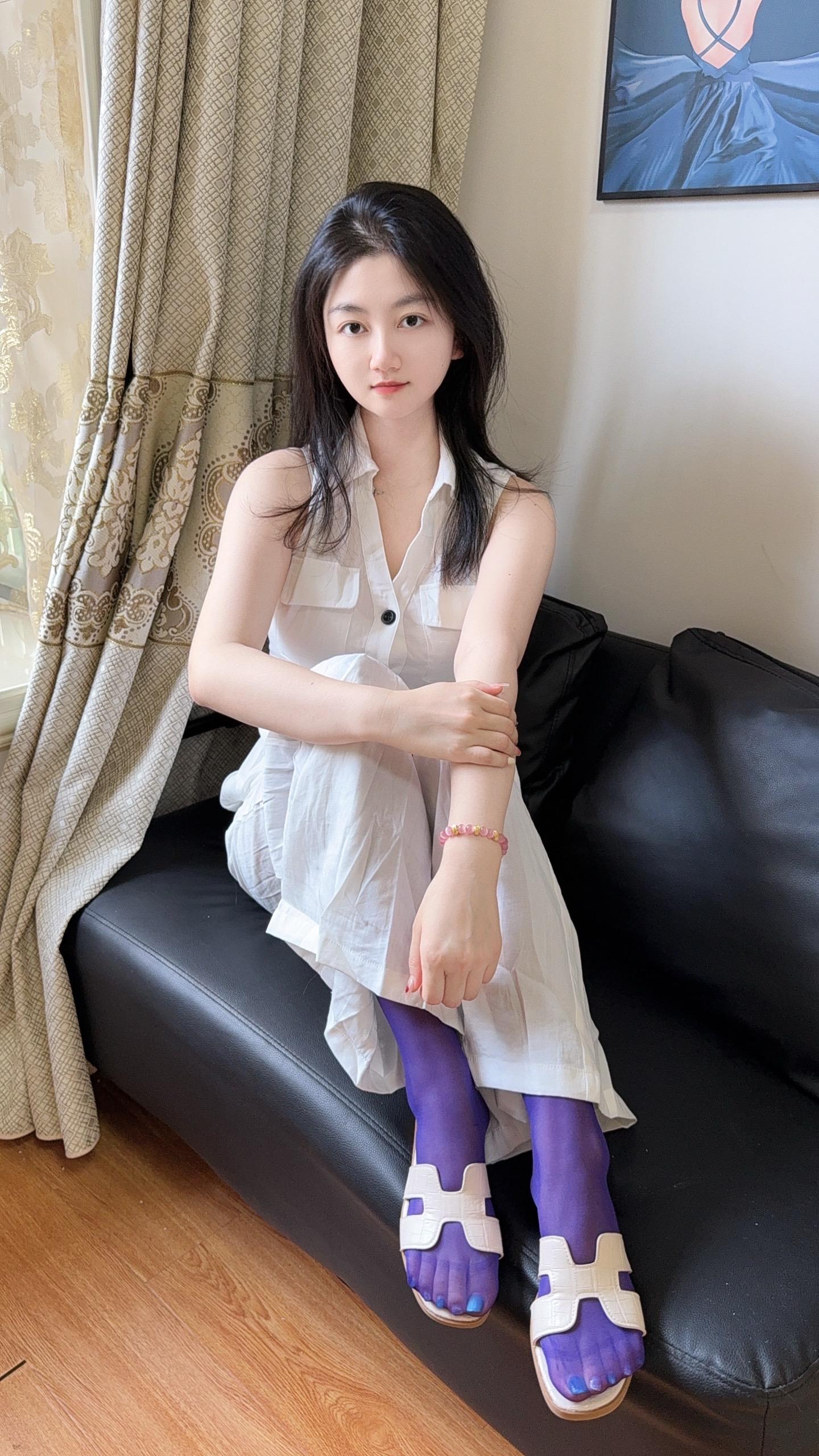 喜欢姐姐温柔还是严厉?#s #大数据推荐给有需要的人 #脚