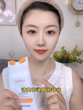 女人到了三十岁!颈部保养安排起来,自带滚轮按摩设计的颈霜也太好用了,可以边按摩边给脖子补充营养,淡化颈纹,真的爱了!#淡化颈纹提拉紧致 #颈部保养很重要