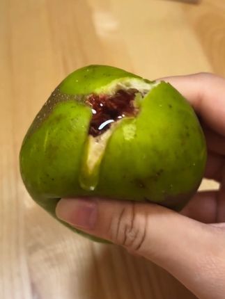 终于吃到了传说中的青皮无花果!颗颗流蜜 软糯香甜 真的巨好吃,谁懂这一口的含金量啊!#无花果 #青皮无花果#威海青皮无花果 #软糯香甜 #新鲜应季水果