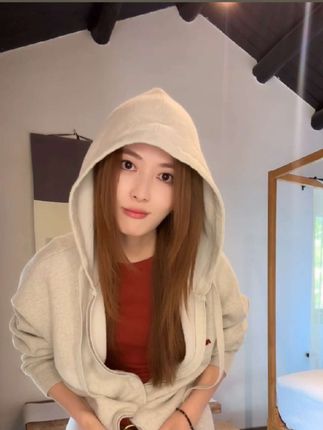 #灰色卫衣毛衣#灰色系 #谁穿都好看#时髦精look被我轻松拿捏