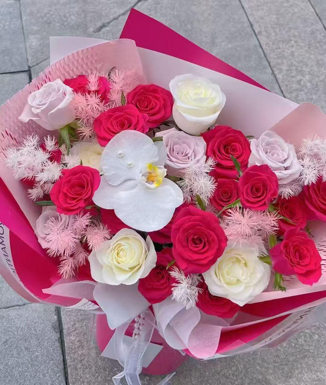 #鲜花店 #仪式感不能少 #纪录美好生活 #花束制作 #打开美好生活