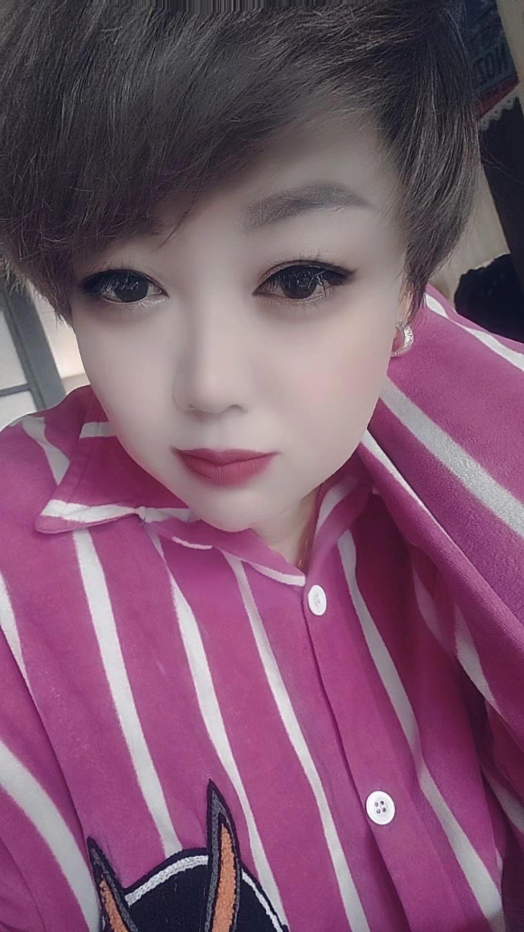 东北姑娘,我希望我的老公是为我撑腰的人,而不是在出事的时候评判自己的,一个男人最大的魅力不是长的帅,也不是有钱,而是要有解决问题的能力,先有丈夫的护妻之意,才有妻子的顾家之情。