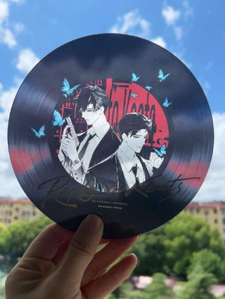 蝴蝶振翅一万次 ,奇洛李维斯回信,这黑胶唱片实物真太美了,买任意一件还会送黑金卡,#奇洛李维斯回信 #原耽 #赵声阁 #陈挽 #赵声阁陈挽