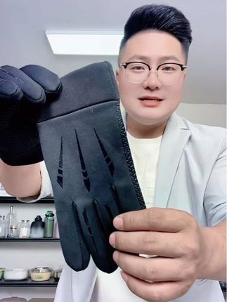加绒加厚电动车骑行手套,防水防风防滑,自带触屏,面料柔软舒适,价格好低#骑行手套 #保暖手套 #电动车手套 #防风手套 #冬季保暖手套