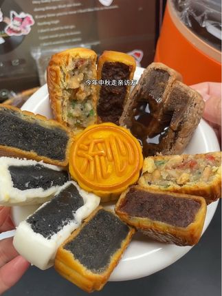中秋少女还不知道选啥月饼的,你就来囤这个#西点符号 雅韵中秋12口味月饼!大气的礼盒包装,充实的馅料,每一口都是味蕾的享受#中秋月饼礼盒 #流心月饼 #月饼