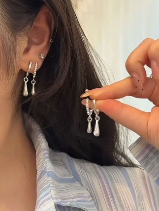 冷淡风拿捏~银色几何水滴耳钉女款小众设计简约耳环气质百搭耳饰#时尚饰品 #耳饰 #耳钉 #耳饰搭配 #饰品分享
