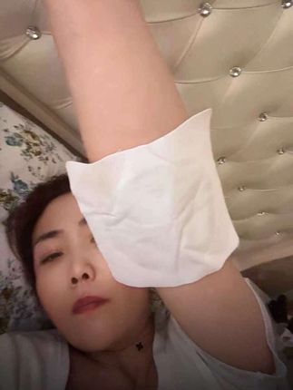 家人们谁懂啊?我用了这个少林黑膏贴之后,我的肩颈、腰椎都舒服多了。它是经过传统古法手工熬制的,是草本精华,对我们的身体非常好!它还可以热敷,能深层渗透到我们的肌肤里,让你的肩颈腰腿得到全面的舒适体验。赶紧点击下方链接购买吧!#好物分享#好物推荐🔥 #好物安利 #好物推荐分享 #好物推荐给大家