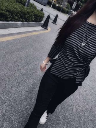 永远不要跟别人解释自己,不要在意别人的评价,不要活在别人眼里,做人不需要人人理解,也不要去别人的嘴里打听我,我有很多面,你看到我的哪一面你就配哪一面,做人问心无愧就好