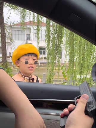 小姐妹吓得连滚带爬😂