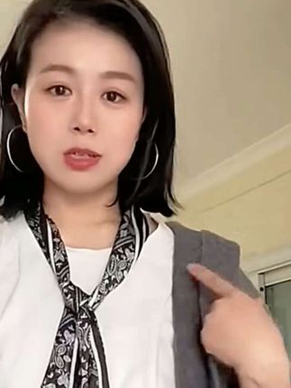 #上热门 【工厂直销】懒人小长条丝巾!明星同款超吸睛,百搭西装、衬衫超时髦。可当围脖、围巾还能护颈,实用又精致,懒人轻松拿捏精致感,性价比拉满!#强烈推荐 #优雅气质 #女神必备 #高级感穿搭