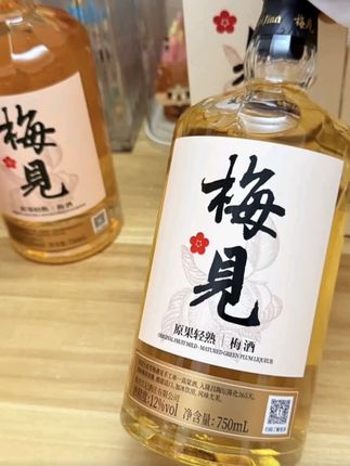 真的太喜欢这个梅见青梅酒了,打开就是清新的梅子香气,入口甘甜爽口,酸甜适中,恰到好处,不管是自己小酌还是朋友聚会都很合适。还在犹豫选什么酒的朋友快来看看吧!#梅见 #强烈推荐 #小酌