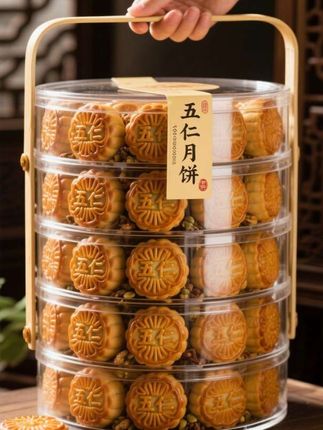 30个老式五仁月饼。五仁月饼才是中秋的专属味道,它精选核桃、杏仁、花生、瓜子、芝麻五种优质果仁,个个饱满酥脆。老式五仁月饼搭配清甜果脯与绵密饼皮,咬上一口,坚果醇香瞬间在口中散开,果脯微甜恰到好处油脂中和,每一口都超有满足感,它不只是一块月饼,更是中秋记忆里的独特味道,中秋佳节团圆时刻,让五仁月饼为你留住家的温暖#中式糕点#五仁月饼 #超好吃 #月饼 #超便宜超划算