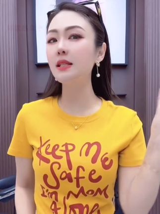 《字母印花》短袖T恤女高弹力修身显瘦清新减龄百搭休闲正肩上衣