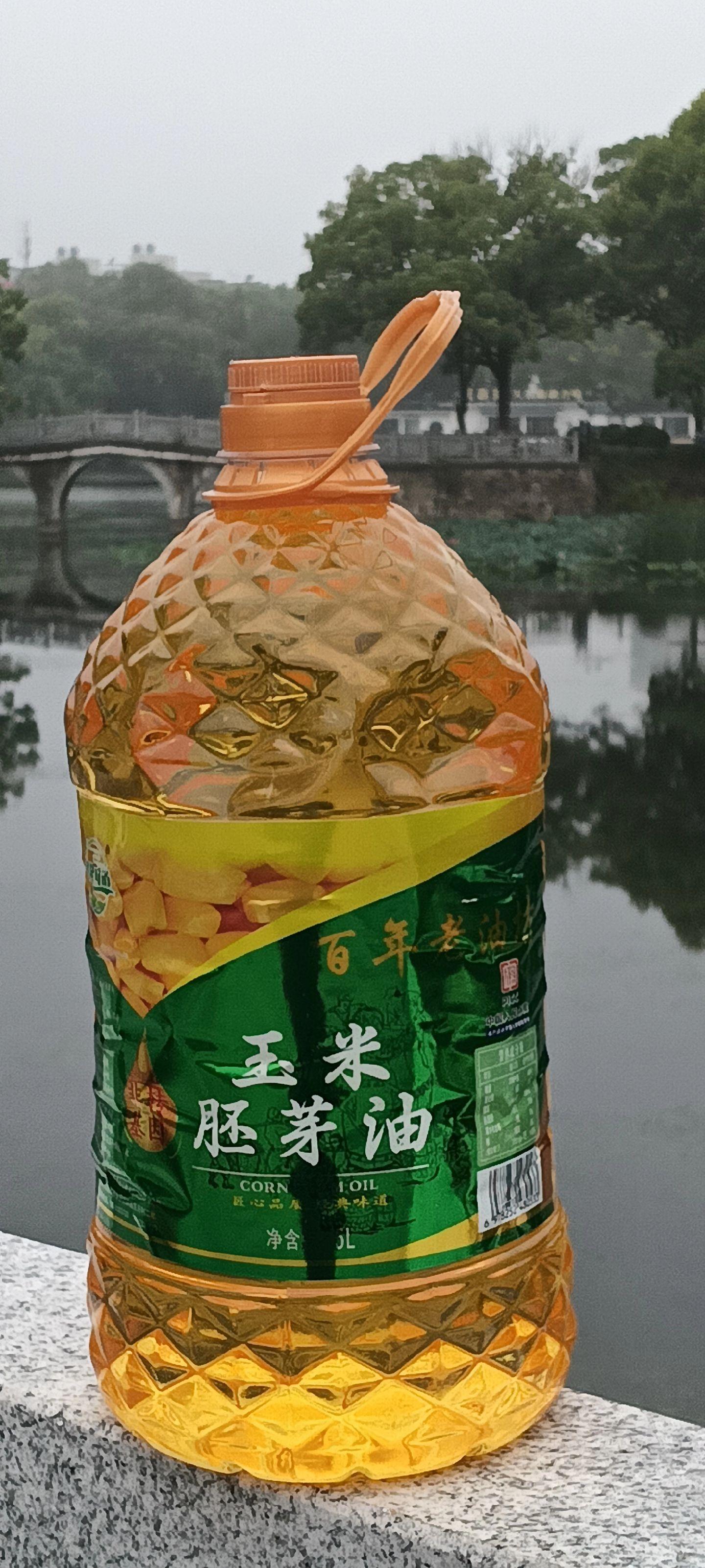 百年油坊压榨东北玉米胚芽油!百年油坊压榨东北玉米胚芽油,匠心传承。精选优质玉米胚芽,历经传统压榨工艺,锁住自然醇香与营养。金黄透亮的玉米胚芽油,为您的每一餐增添健康好滋味,让百年老手艺的精华,在您的厨房中绽放。#食用油 #百年油坊压榨东北玉米胚芽油#百年油坊压榨玉米胚芽百年油坊压榨东北玉米胚芽油##