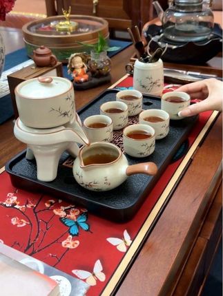 汝窑富竹开片可养自动茶具 #汝窑 富竹#自动茶具,器表凝润开片、裂纹细腻,竹纹图案古朴雅致。旋转出茶一键告别传统繁琐,防烫实用,让饮茶仪式感拉满~#汝窑开片 #高端茶器 #茶生活