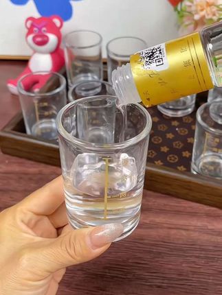 中式二两白酒杯#酒杯#杯子  #玻璃杯 #刻度酒杯