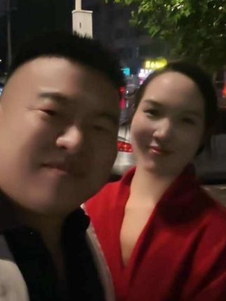 “ 如果一个女人身上穿的,手里拿的,平时用的,嘴里吃的,都跟你没半毛关系,你tm还好意思说,她是你的女人,充其量你也就是个窝囊废…”