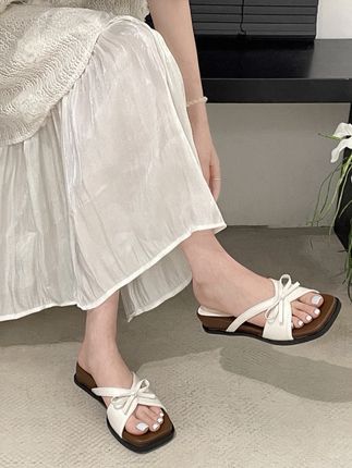 美丽又俏皮。上脚好好看~#夏季凉鞋 #ins网红女鞋 #仙女鞋 #脚宽脚胖都可以 #鞋控日常