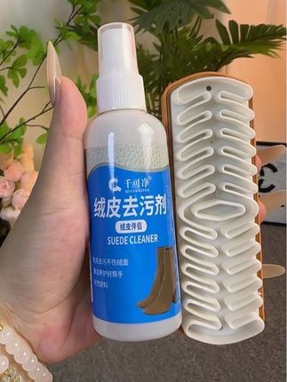 这种就是专门刷麂皮绒面鞋的鞋刷,普通的硬毛刷会把这种面料刷起毛,用它就不担心这个问题,而且不用沾水就能把鞋面上的浮尘刷掉,它是橡胶做的,有点像橡皮擦的感觉,还有些不好洗的翻毛皮、磨砂皮都可以用它来刷,真是居家必备的好东西啊!#家用好物 #好物分享 #自用好物推荐 #清洁用品 #绒面鞋刷