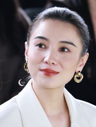 宋佳状态太顶了!原相机无滤镜怼脸拍视频你们打几分? 宋佳的状态也太好了吧!现在越来越能get到她了!她真的有把自己调整的非常好👍,不论是作品上还是外貌上亦或是涵养上。分享高清怼脸原视频无滤镜的她,这状态你们打几分?#宋佳 #宋佳同款 #宋佳心动时刻