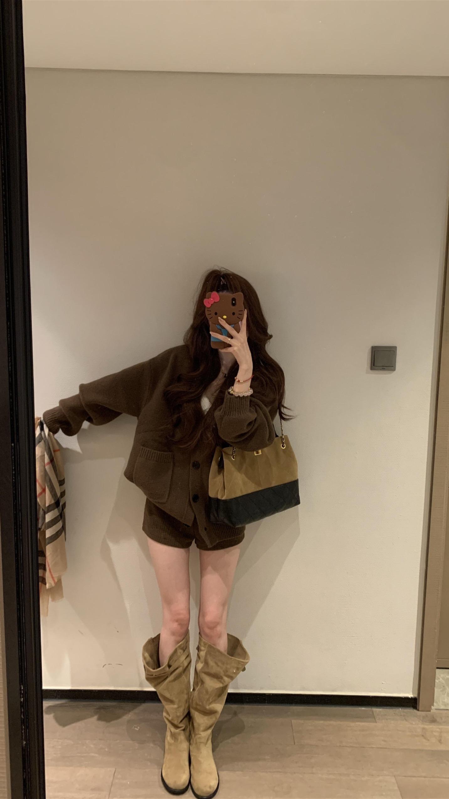 穿搭分享。#我是又甜又酷的流光系少女 #早秋穿搭三分钟出门不是梦 #早秋显身材平价上衣合集 #粉丝投稿秋季服装测评 #一周穿搭不重样